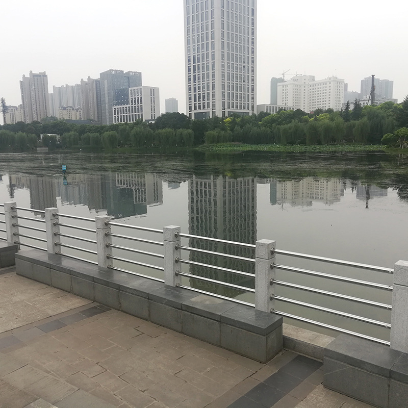 河道护栏可以起到防护的作用