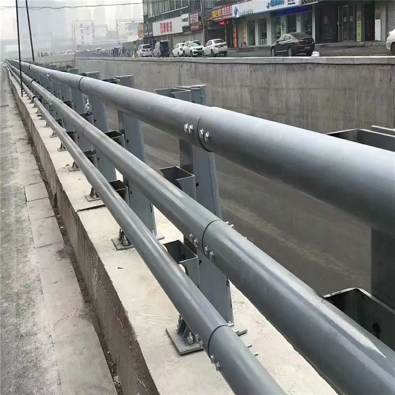 防撞护栏镀锌设备的条件有哪些