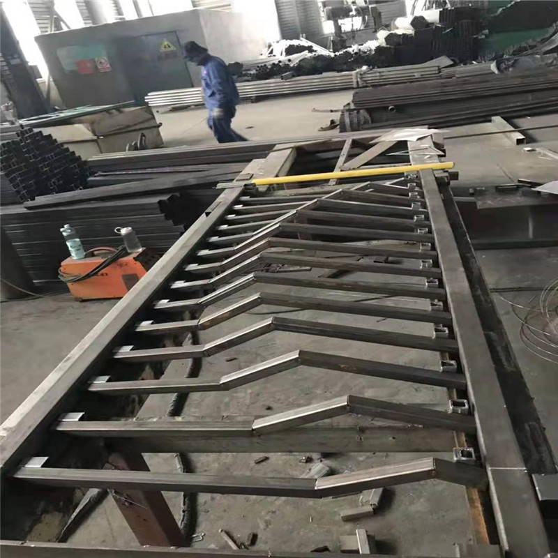 进行灯光护栏施工有什么注意事项