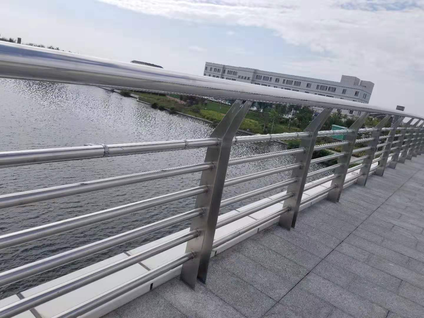 在安装河道护栏时需要注意的问题