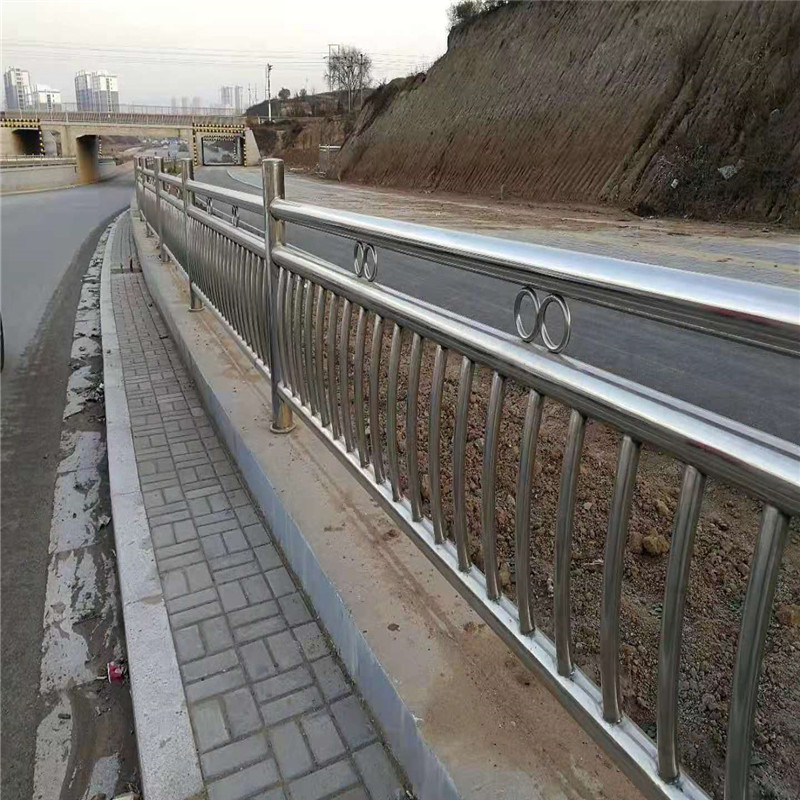 灯光护栏抛光其缺点是劳动强度大